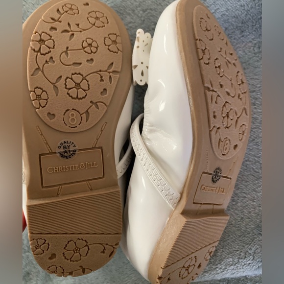 Christie and Jill white toddler girl shoes size 8. New in box, never worn. - Picture 1 of 5
